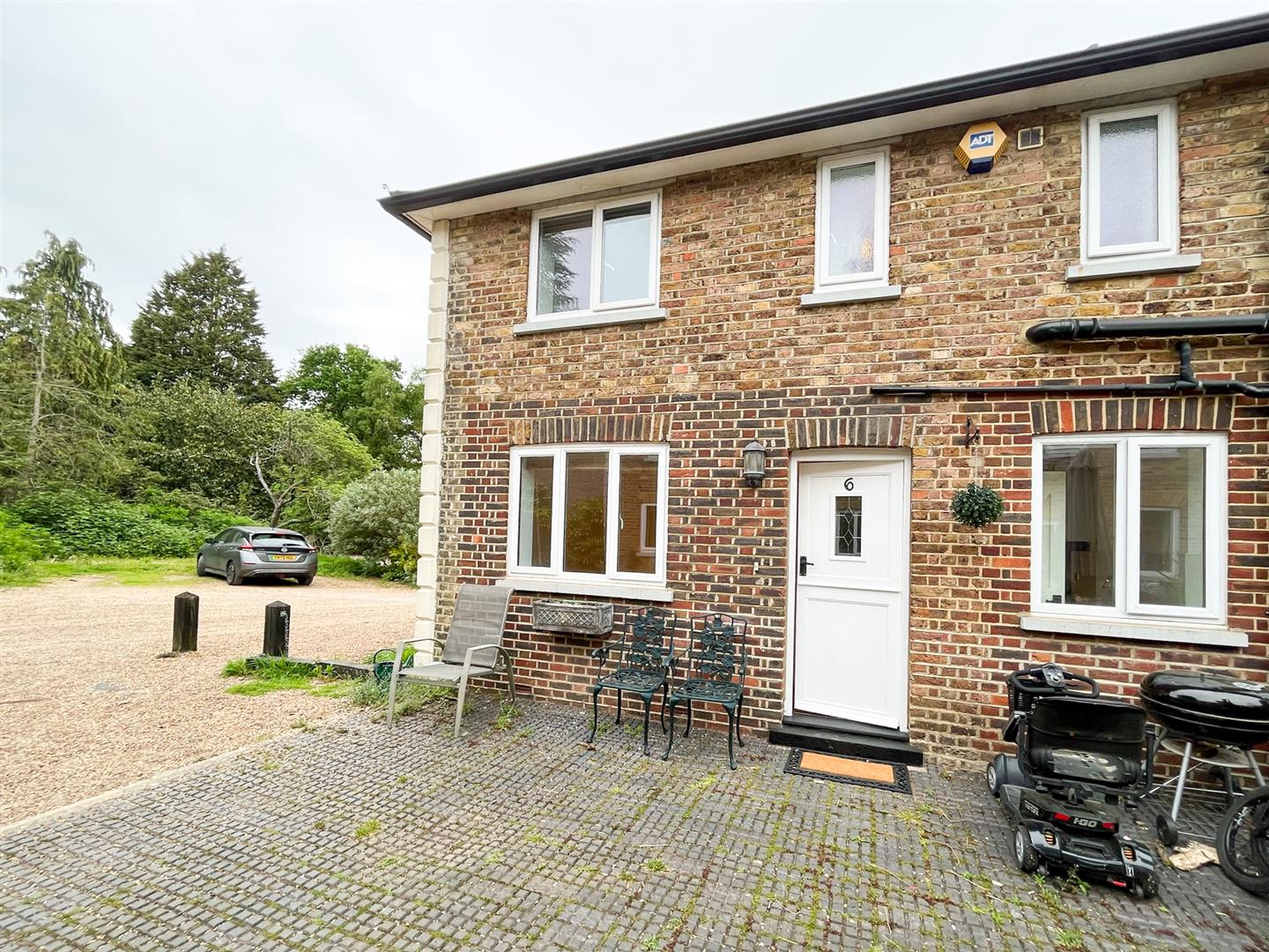 1 bed property in Tower Cottages, Esher